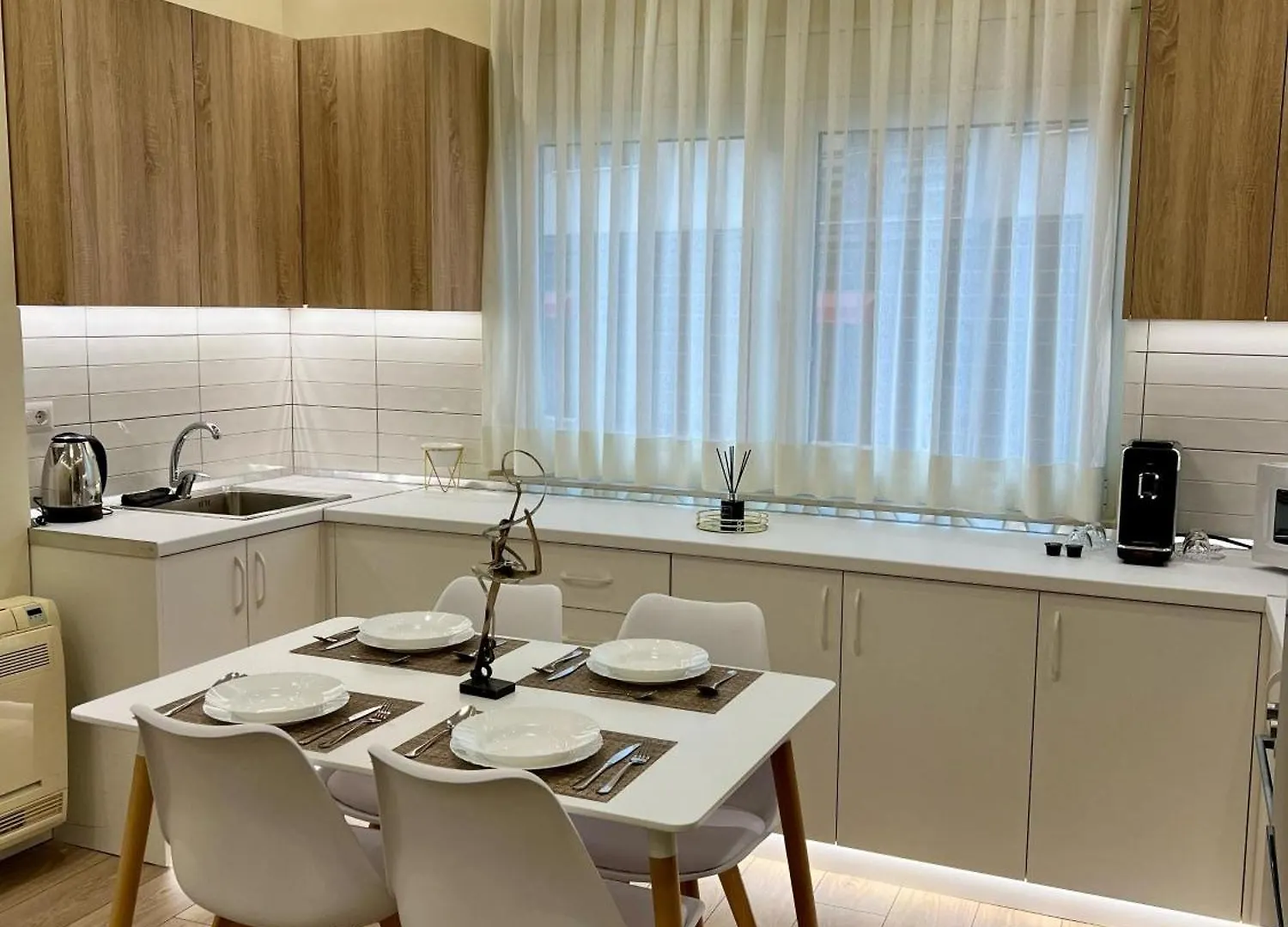 Spacious Apartment - 1 Minute Walking From Center Tirana